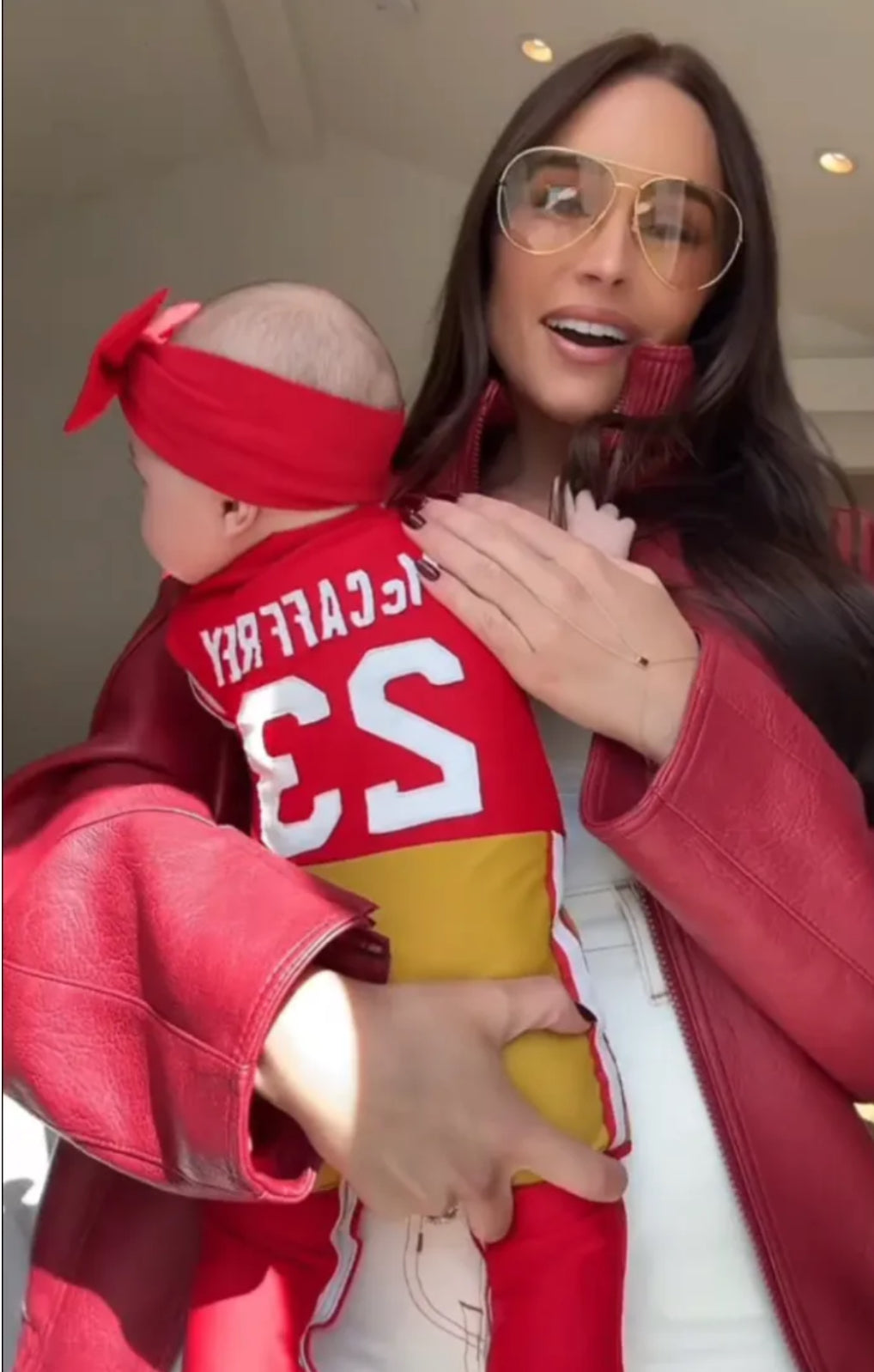 Bezeled stone handchain